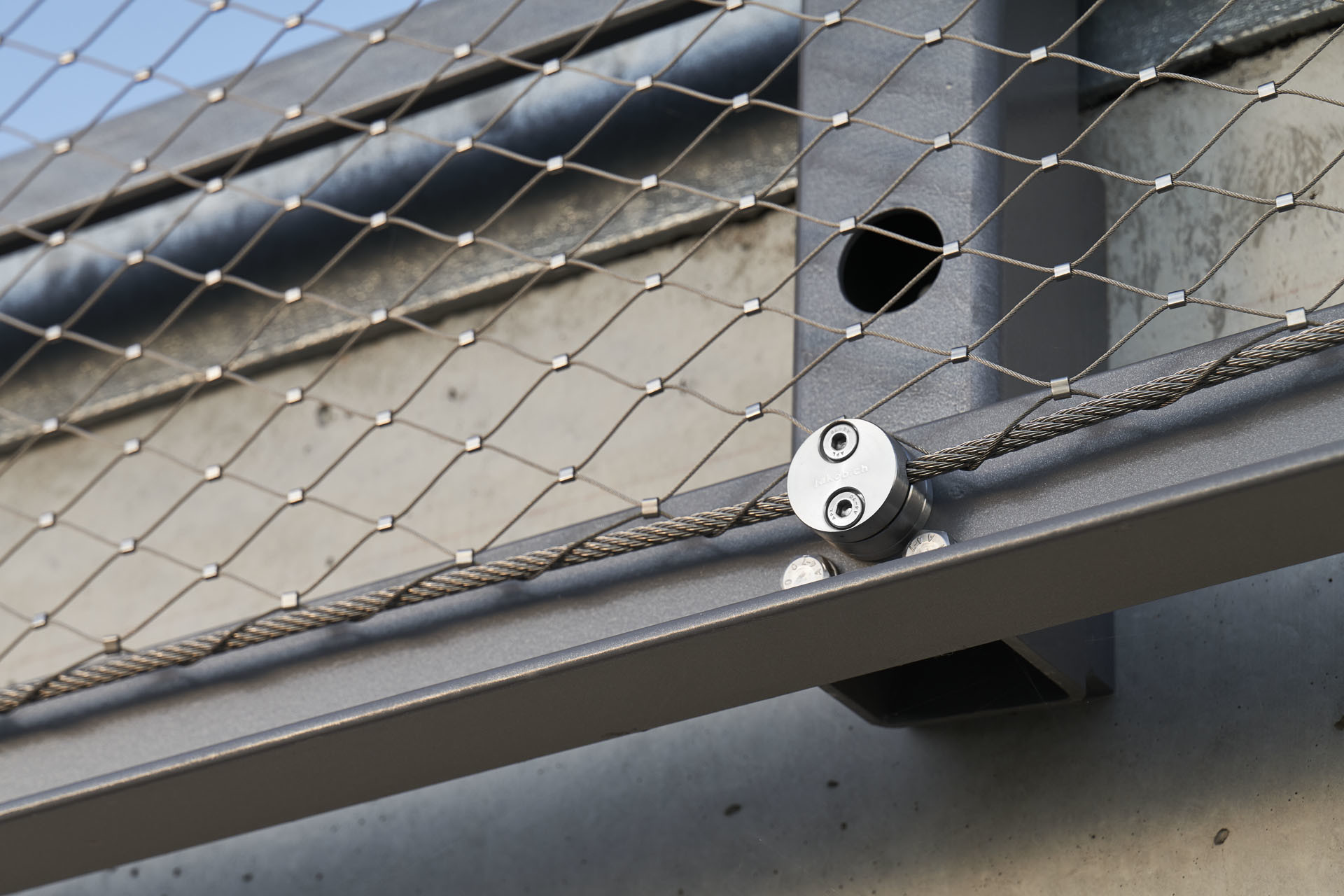 不銹鋼繩網要如何維修和保養?